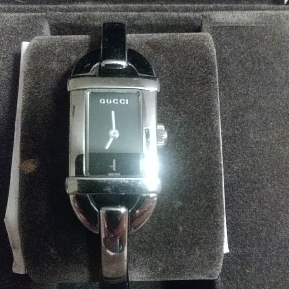 Gucci watch silver great condition lightly worn